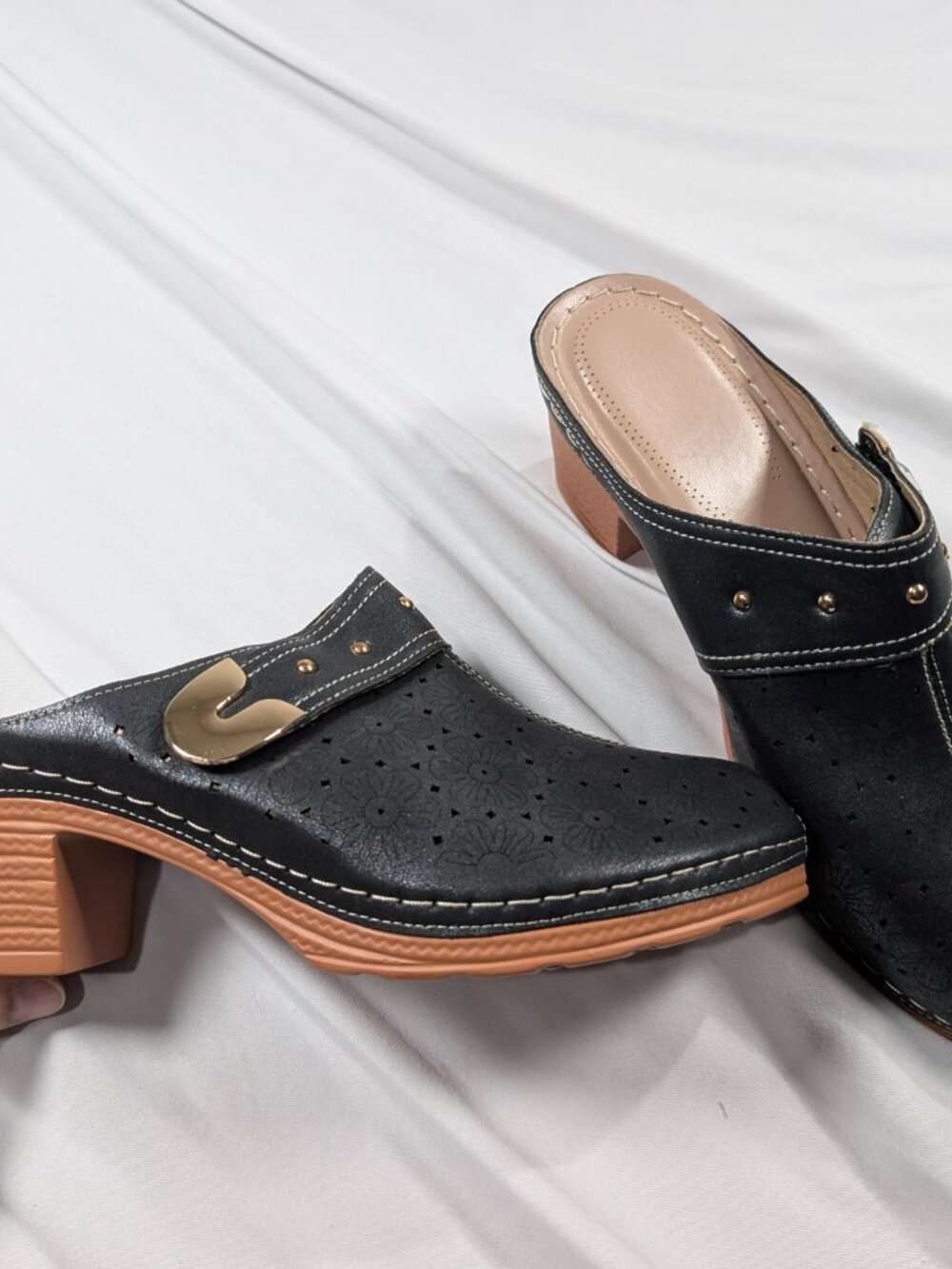unbranded NWOT shoes - EU 42/US 10.5 - 11